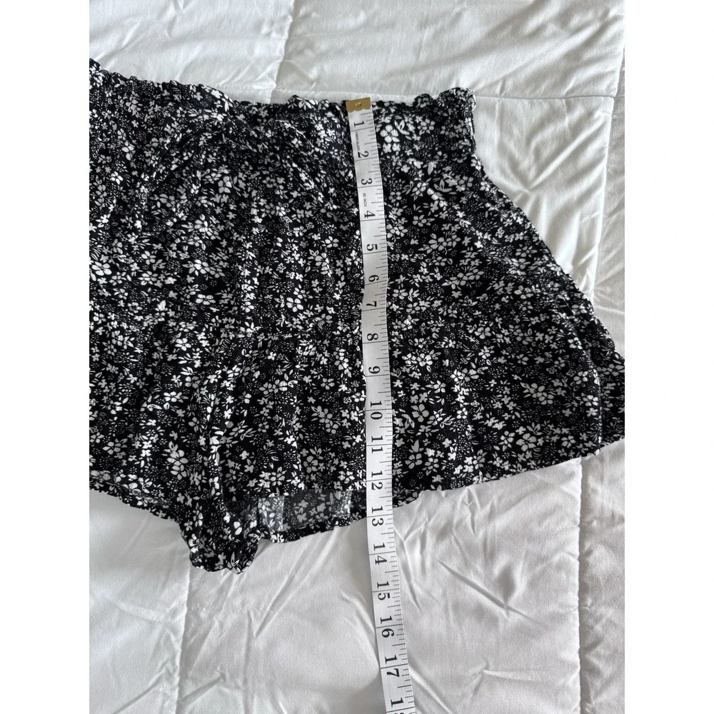 Vanilla Star Mini Skort/ Shorts Floral Black Stretch Drawstring Medium,  2" EUC - Picture 3 of 8